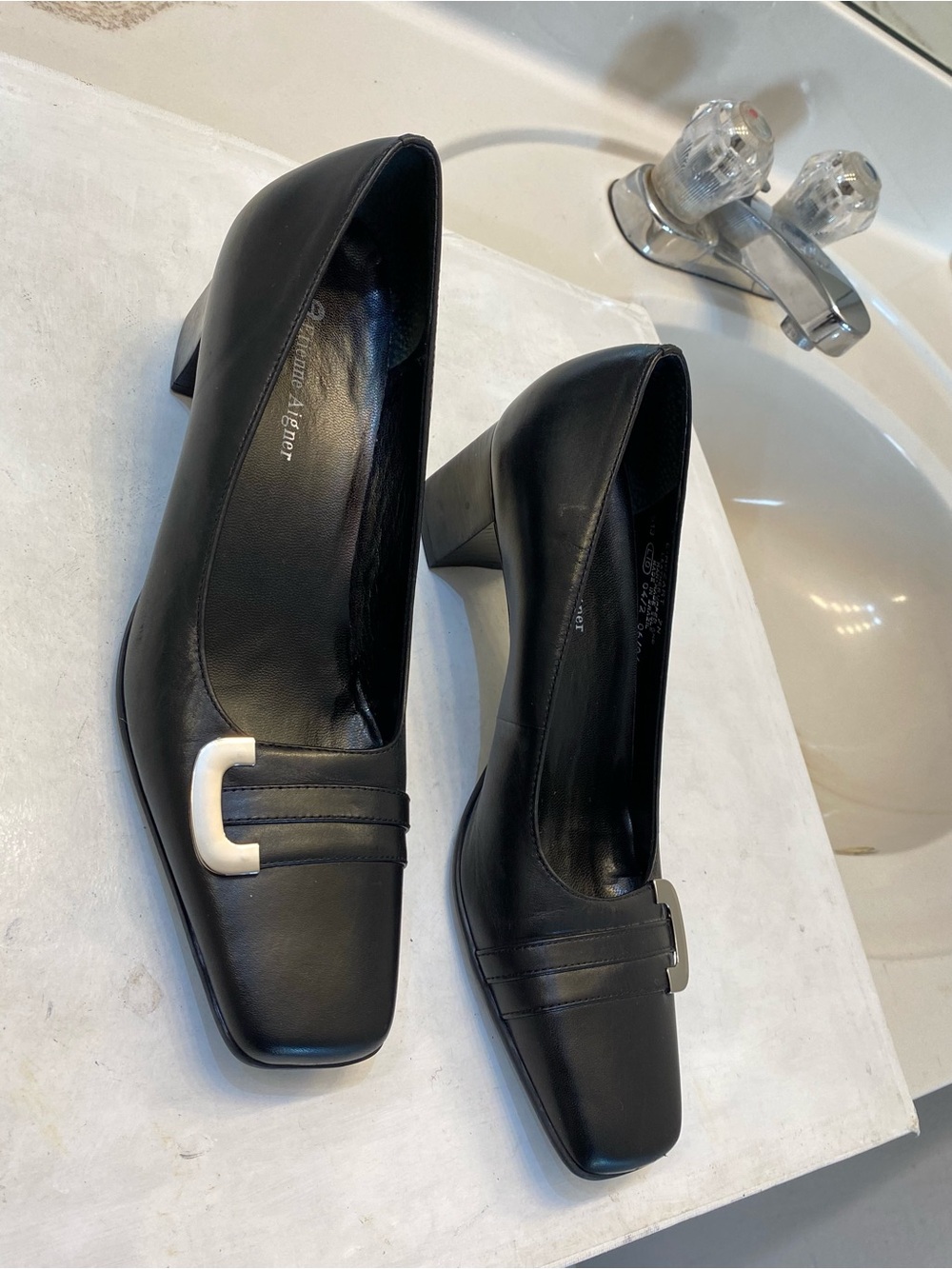 Etienne Aigner leather pump Size 7N good condition good bottom clean interior